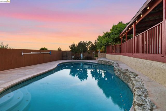 133 Stratford St, Vallejo, CA 94591