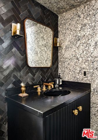 2820 Westshire Drive, Los Angeles, CA 90068