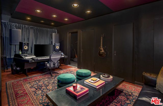 2820 Westshire Drive, Los Angeles, CA 90068