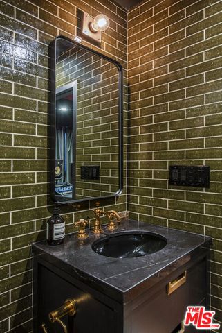 2820 Westshire Drive, Los Angeles, CA 90068