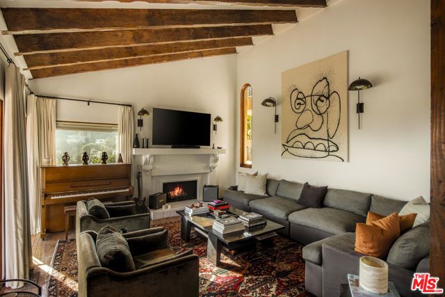 2820 Westshire Drive, Los Angeles, CA 90068