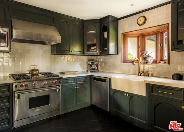 2820 Westshire Drive, Los Angeles, CA 90068