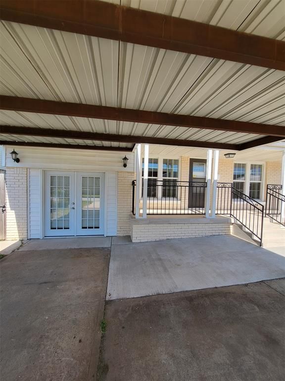 Image 2 of property listing at 2933 W Park Place, Oklahoma City, OK 73107