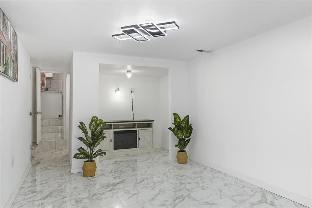 Image 16 of property listing at 2933 W Park Place, Oklahoma City, OK 73107