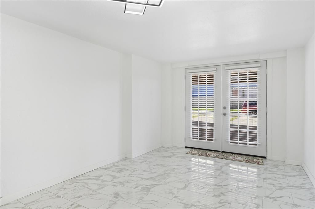 Image 17 of property listing at 2933 W Park Place, Oklahoma City, OK 73107