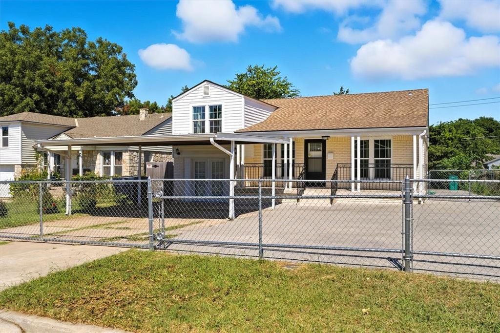 Image 3 of property listing at 2933 W Park Place, Oklahoma City, OK 73107