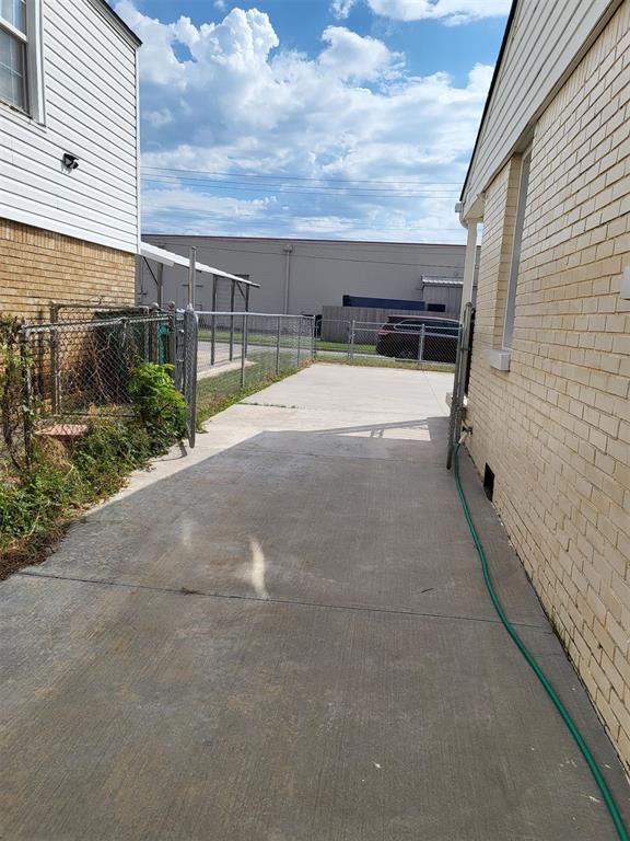 Image 5 of property listing at 2933 W Park Place, Oklahoma City, OK 73107