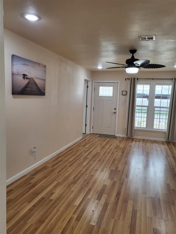 Image 6 of property listing at 2933 W Park Place, Oklahoma City, OK 73107