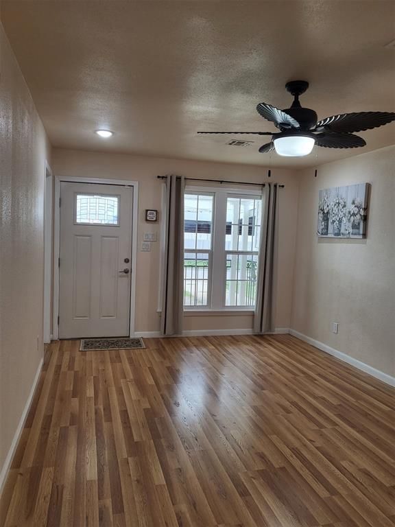 Image 7 of property listing at 2933 W Park Place, Oklahoma City, OK 73107