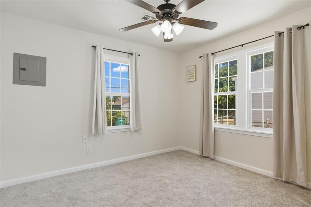 Image 8 of property listing at 2933 W Park Place, Oklahoma City, OK 73107