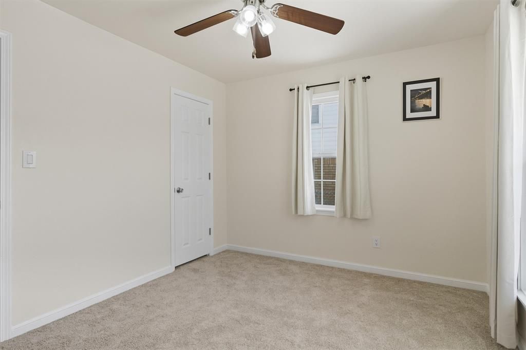 Image 10 of property listing at 2933 W Park Place, Oklahoma City, OK 73107