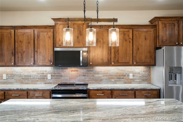 34830 S Falcon Crest Lane, Cookson, OK 74427