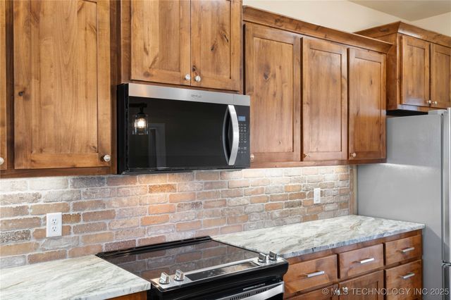 34830 S Falcon Crest Lane, Cookson, OK 74427