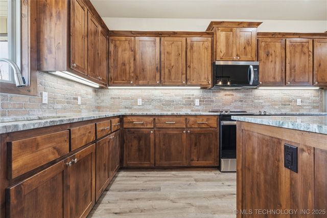 34830 S Falcon Crest Lane, Cookson, OK 74427