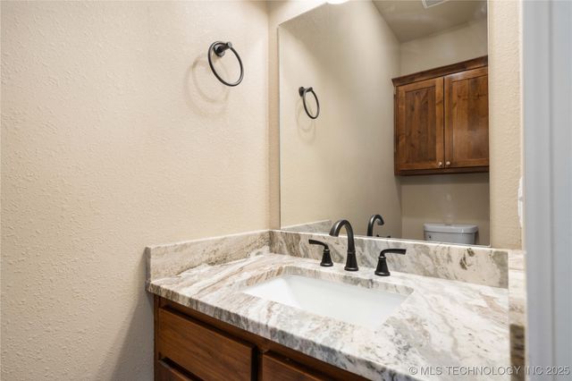 34830 S Falcon Crest Lane, Cookson, OK 74427