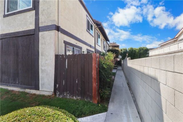 21913 Belshire Ave 16, Hawaiian Gardens, CA 90716