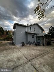 2506 S EADS ST, Arlington, VA 22202
