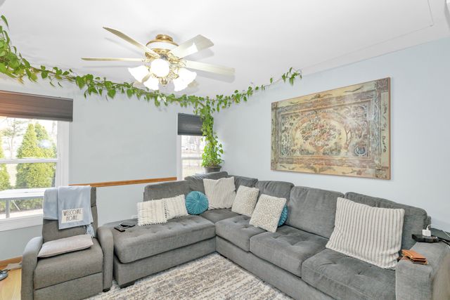 2013 Briar Hill Drive W, Schaumburg, IL 60194