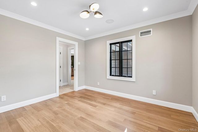 46 Banbury Road, Rockville Centre, NY 11570