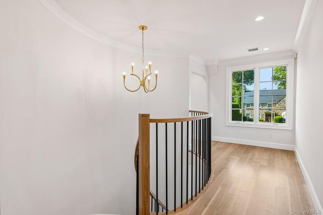 46 Banbury Road, Rockville Centre, NY 11570