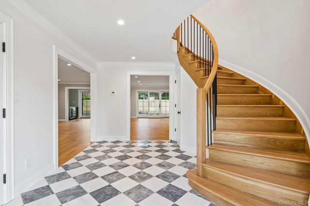 46 Banbury Road, Rockville Centre, NY 11570