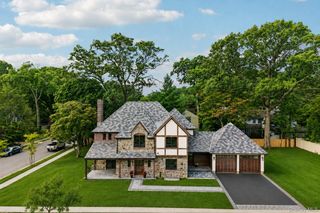 46 Banbury Road, Rockville Centre, NY 11570