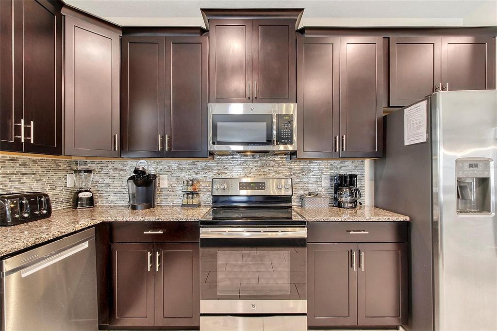 Image 11 of property listing at 1534 MOON VALLEY DRIVE, Davenport, FL 33896