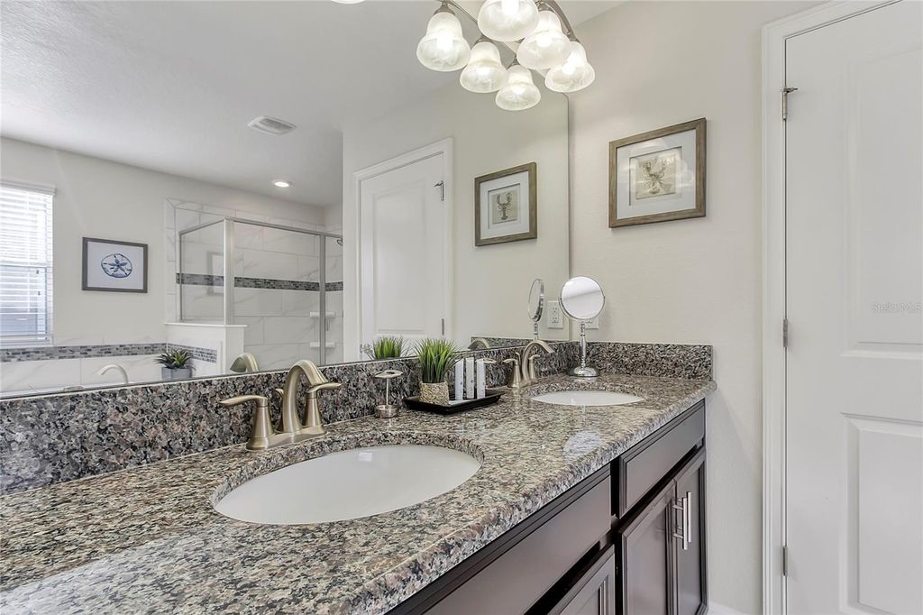 Image 33 of property listing at 1534 MOON VALLEY DRIVE, Davenport, FL 33896