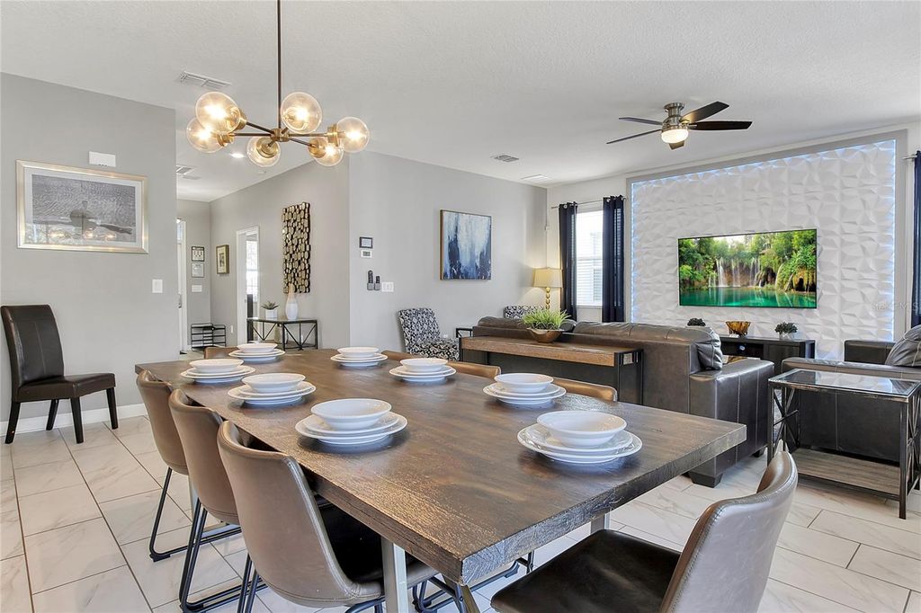 Image 9 of property listing at 1534 MOON VALLEY DRIVE, Davenport, FL 33896