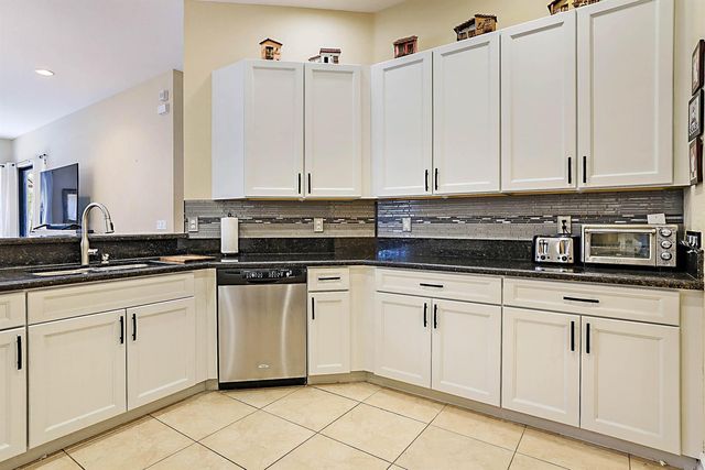 7593 NW 113th Avenue, Parkland, FL 33076