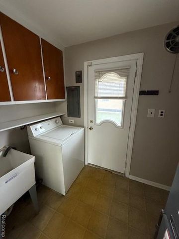 2023 Ardmore Drive, Ferndale, MI 48220