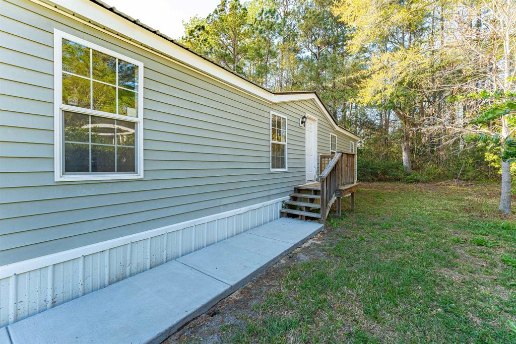 25 Majors Ct., Pawleys Island, SC 29585