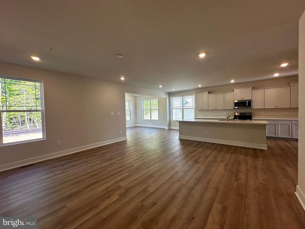 Image 9 of property listing at 10525 COSMOS CT, La Plata, MD 20646