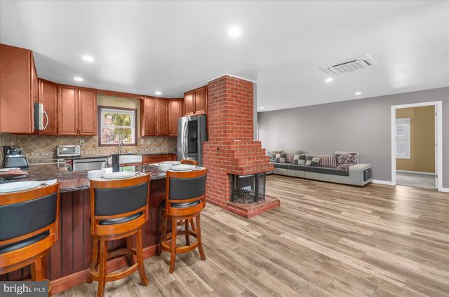 220 WILLOW DR, Levittown, PA 19054