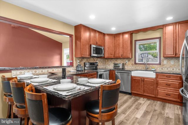 220 WILLOW DR, Levittown, PA 19054