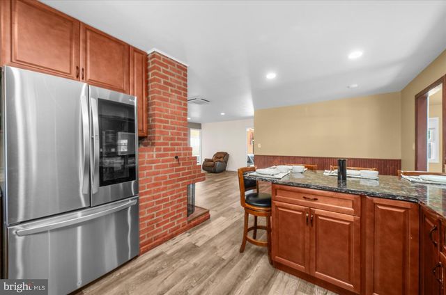 220 WILLOW DR, Levittown, PA 19054