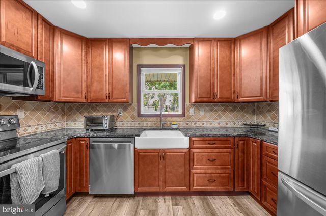 220 WILLOW DR, Levittown, PA 19054