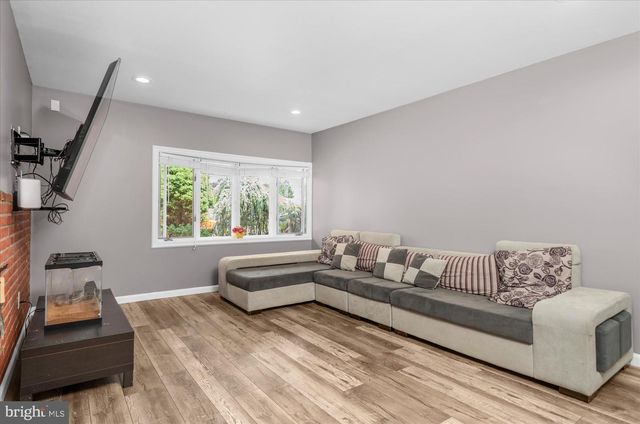 220 WILLOW DR, Levittown, PA 19054