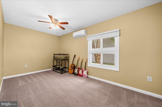 220 WILLOW DR, Levittown, PA 19054