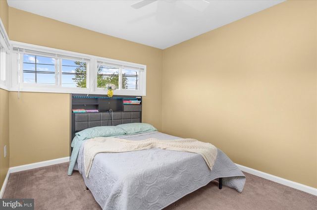 220 WILLOW DR, Levittown, PA 19054