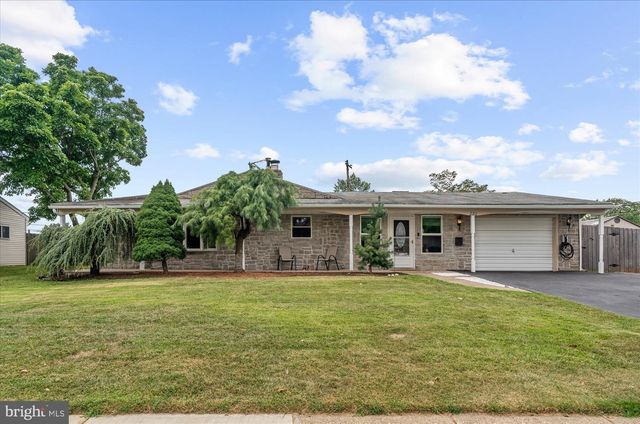 220 WILLOW DR, Levittown, PA 19054