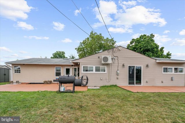 220 WILLOW DR, Levittown, PA 19054