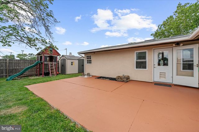 220 WILLOW DR, Levittown, PA 19054