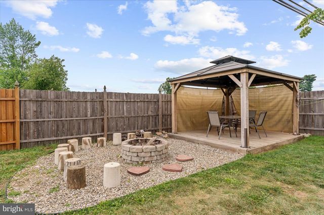 220 WILLOW DR, Levittown, PA 19054