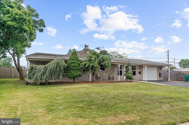 220 WILLOW DR, Levittown, PA 19054
