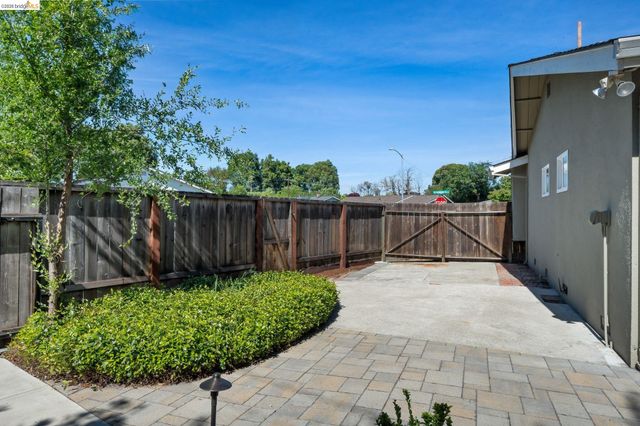 8796 Bandon Dr, Dublin, CA 94568