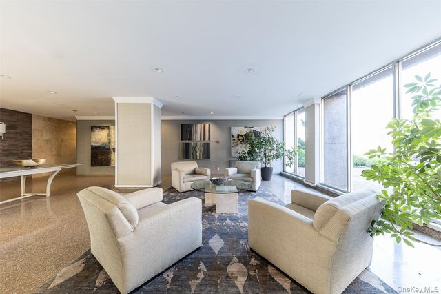 25 Neptune Boulevard 4F, Long Beach, NY 11561