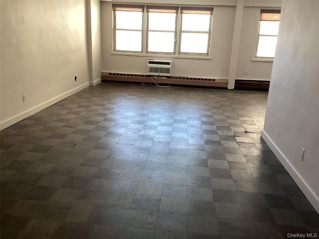 25 Neptune Boulevard 4F, Long Beach, NY 11561