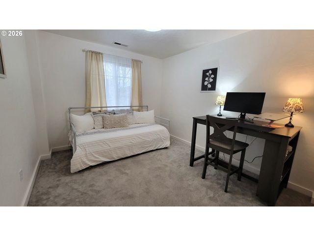 2461 MOUNTAIN Ter, Eugene, OR 97408