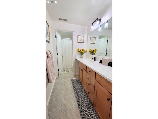 2461 MOUNTAIN Ter, Eugene, OR 97408